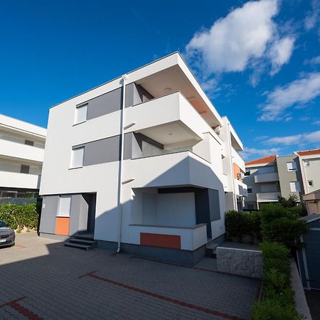 Relax Apartments Novalja Exterior photo