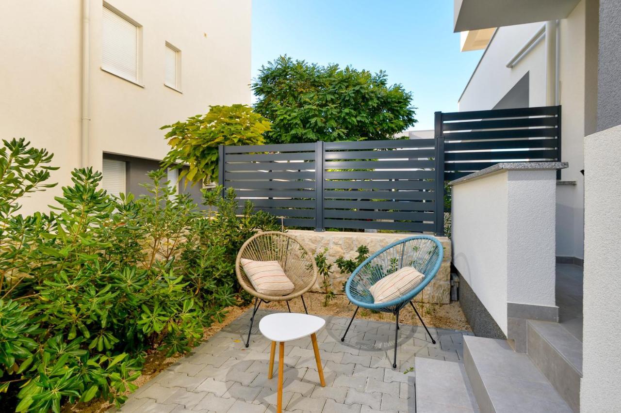 Relax Apartments Novalja Exterior photo