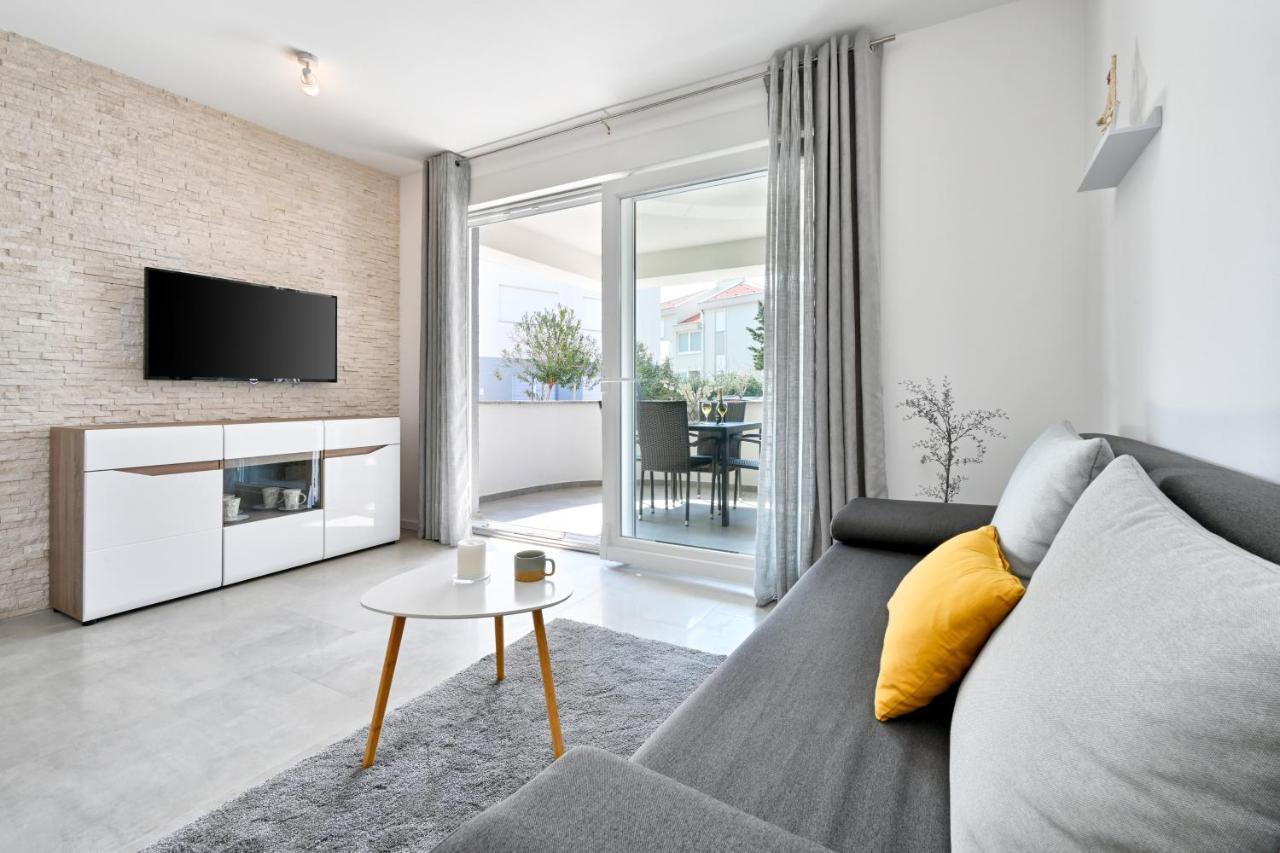 Relax Apartments Novalja Exterior photo