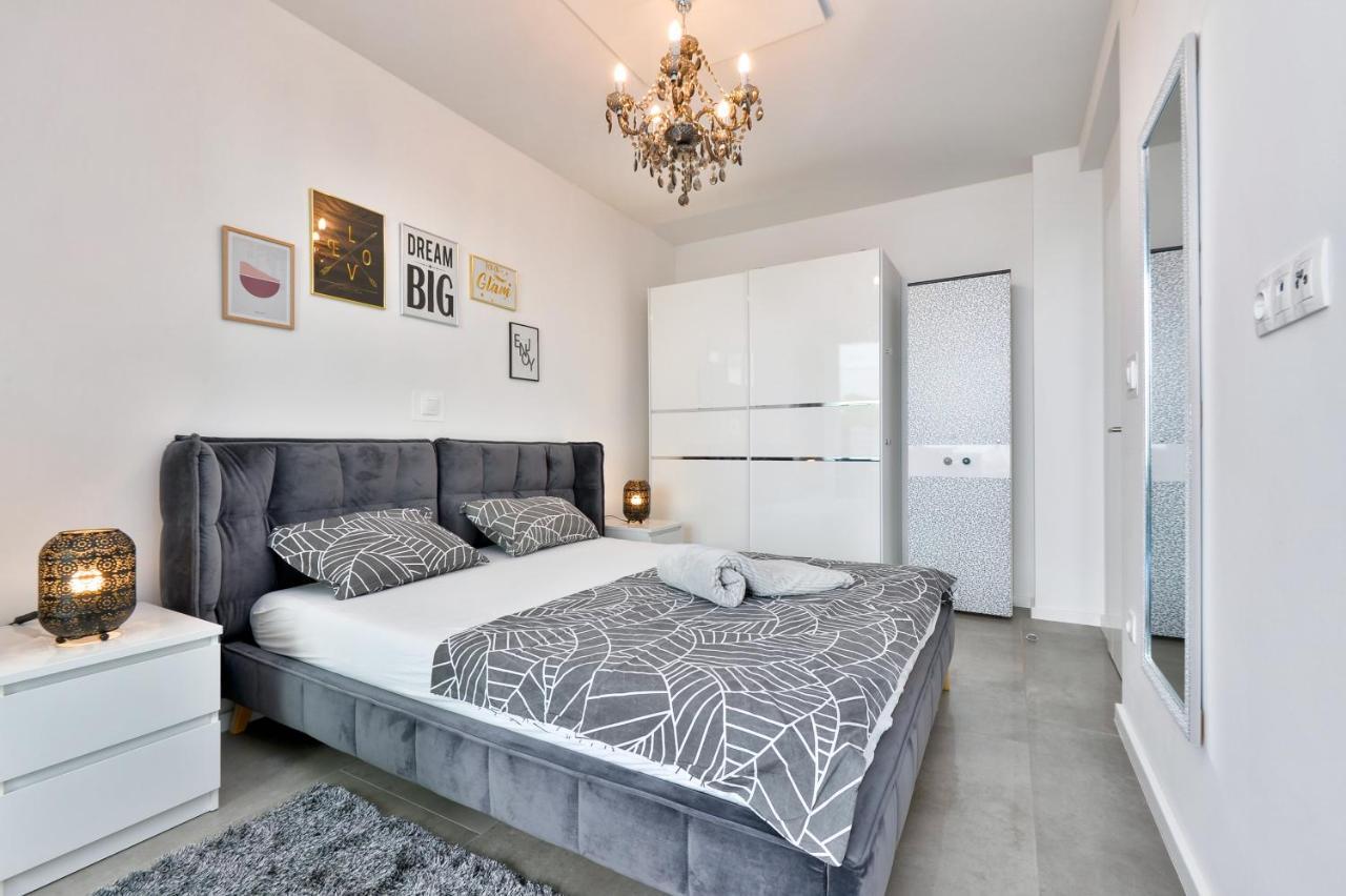 Relax Apartments Novalja Exterior photo