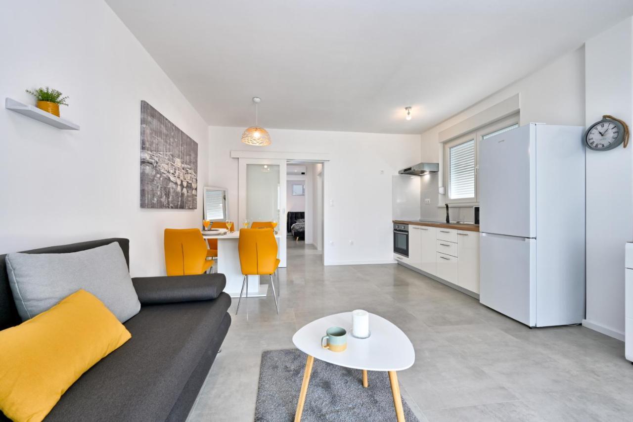 Relax Apartments Novalja Exterior photo