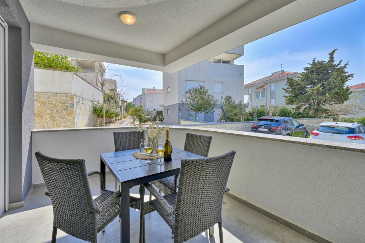 Relax Apartments Novalja Exterior photo