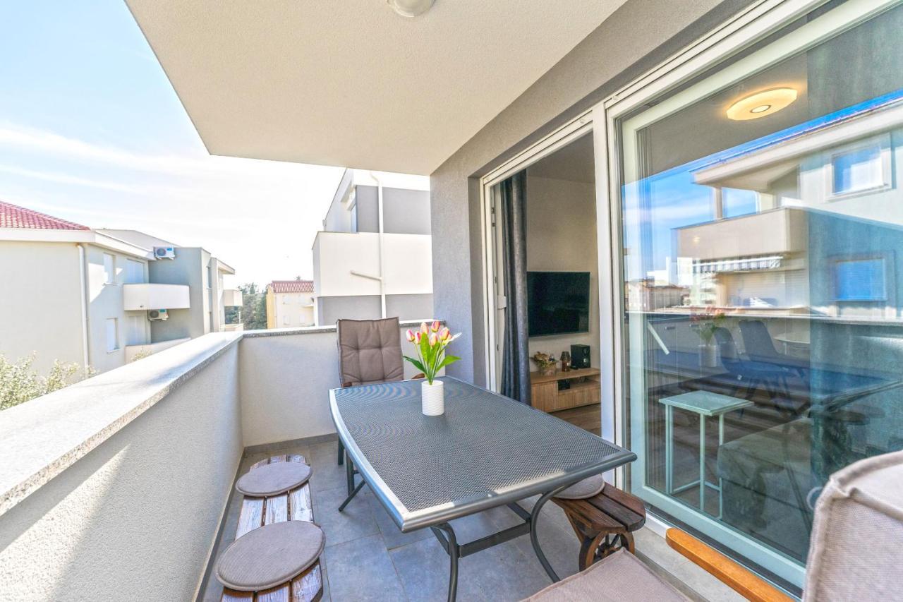 Relax Apartments Novalja Exterior photo