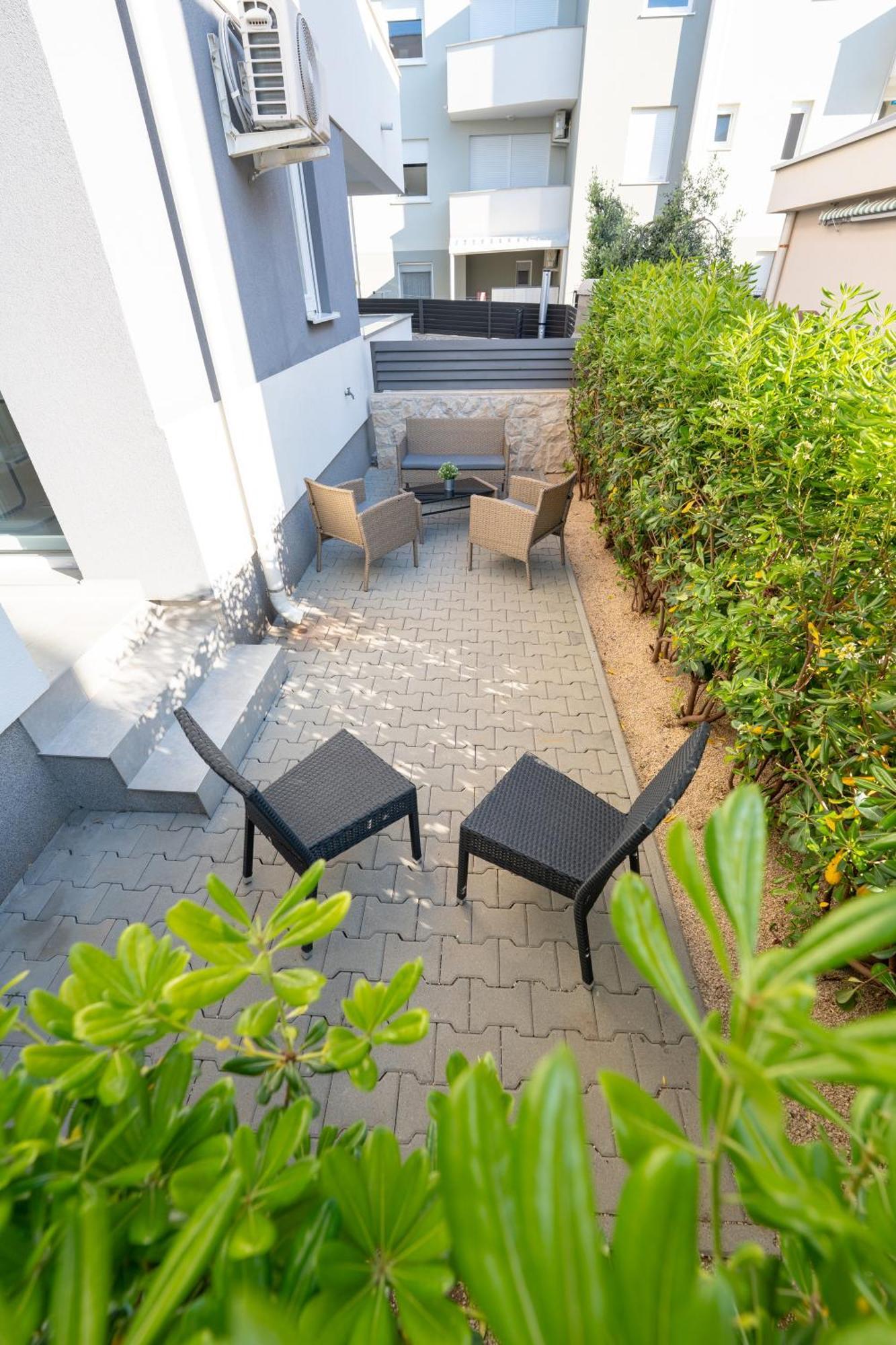 Relax Apartments Novalja Exterior photo