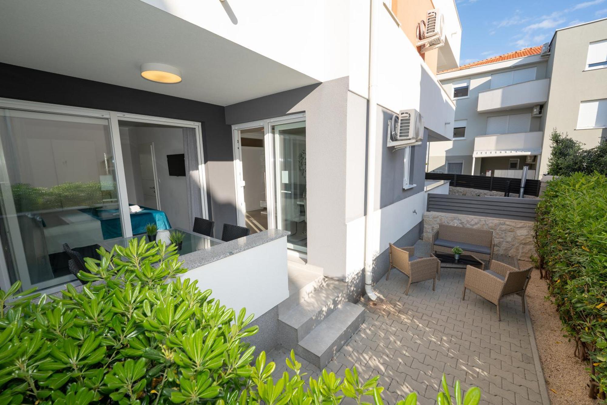 Relax Apartments Novalja Exterior photo