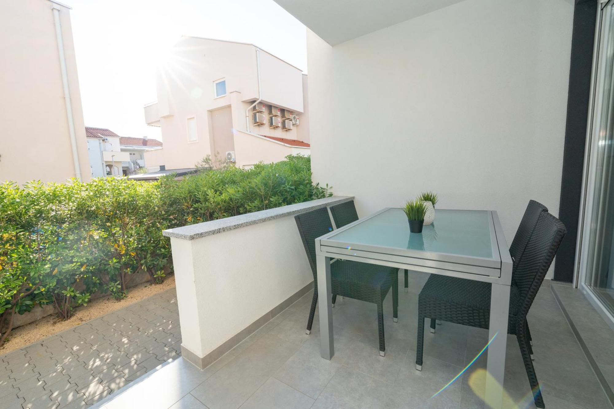 Relax Apartments Novalja Exterior photo