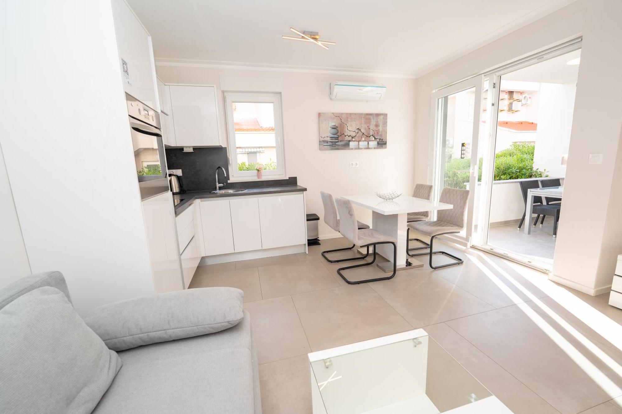 Relax Apartments Novalja Exterior photo