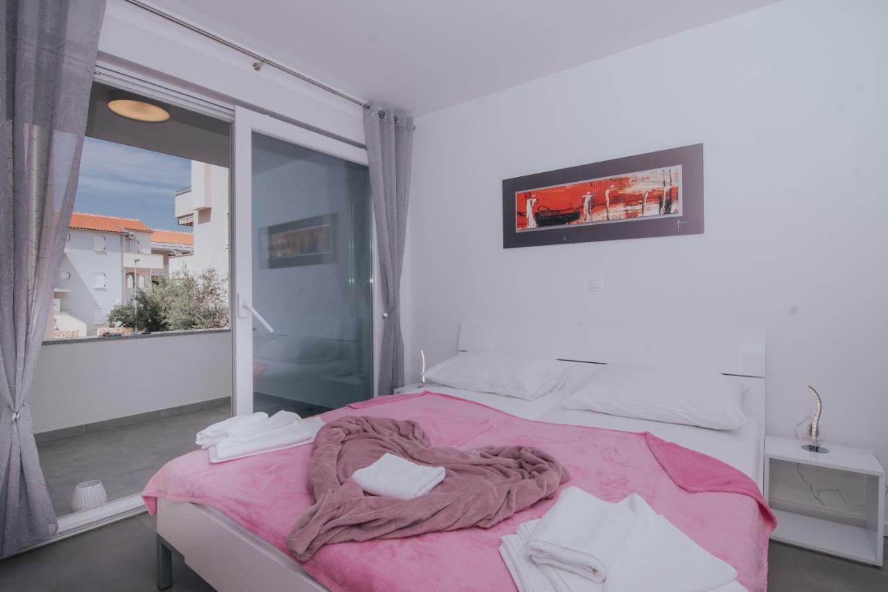 Relax Apartments Novalja Exterior photo