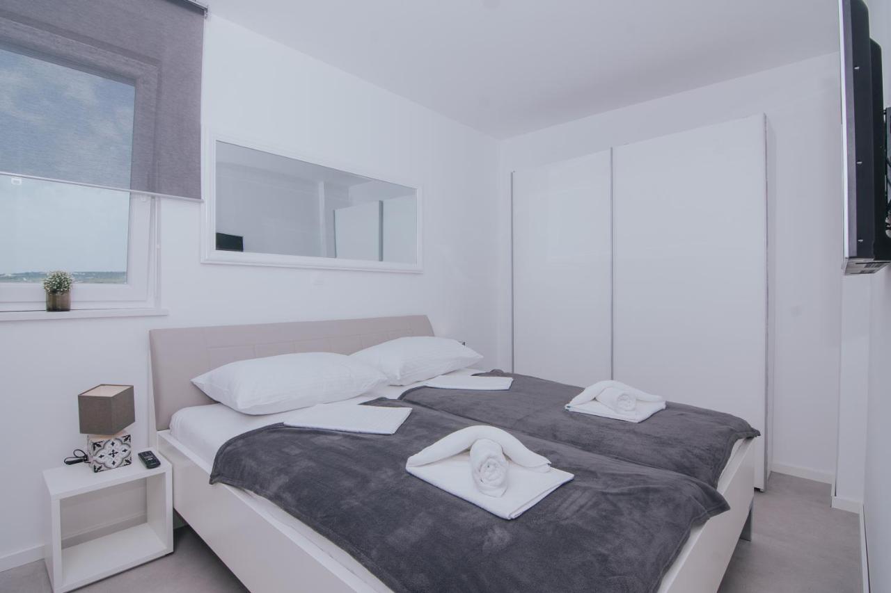 Relax Apartments Novalja Exterior photo